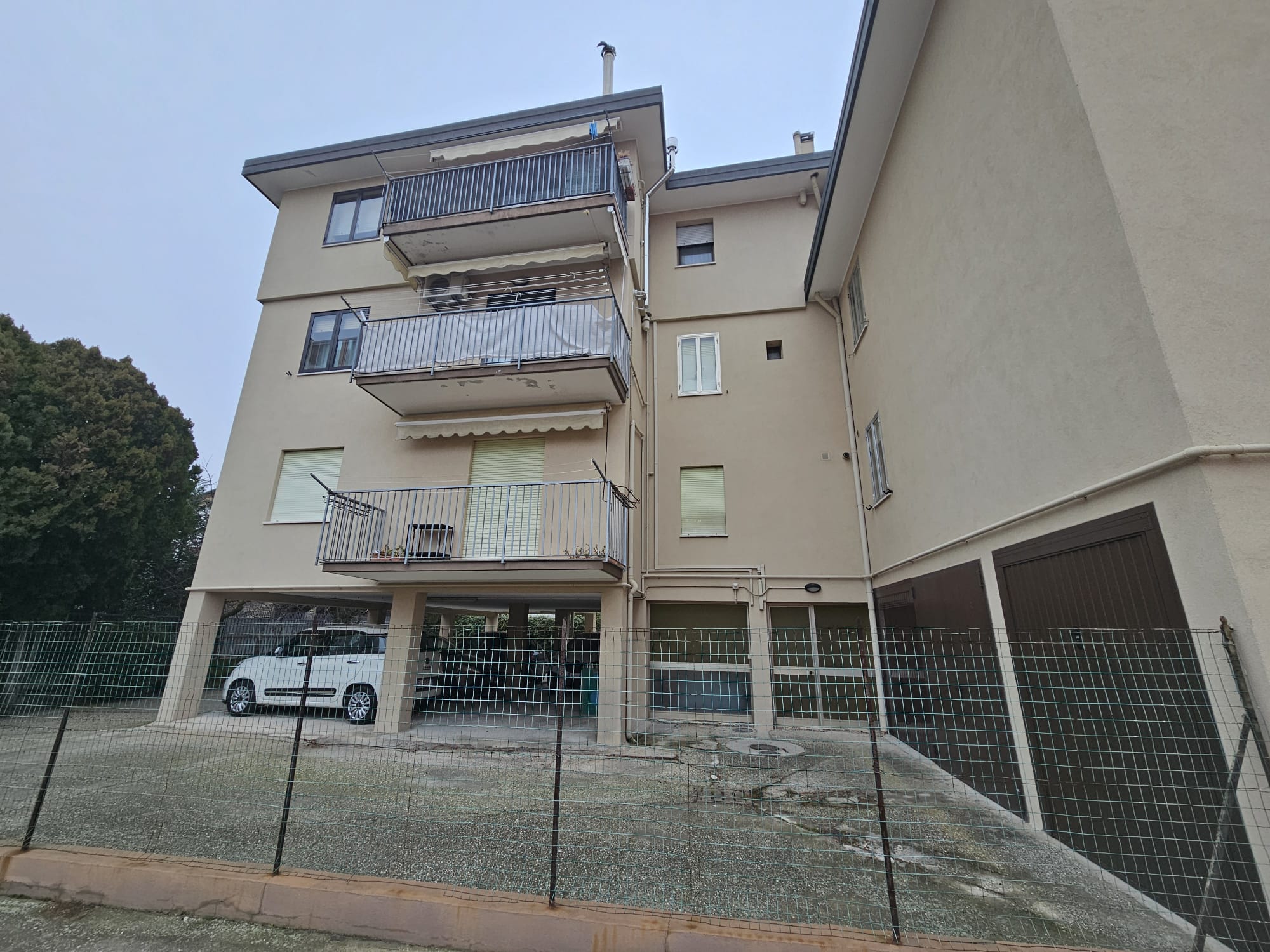 Borgo San Giovanni vendesi appartamento su piccola palazzina